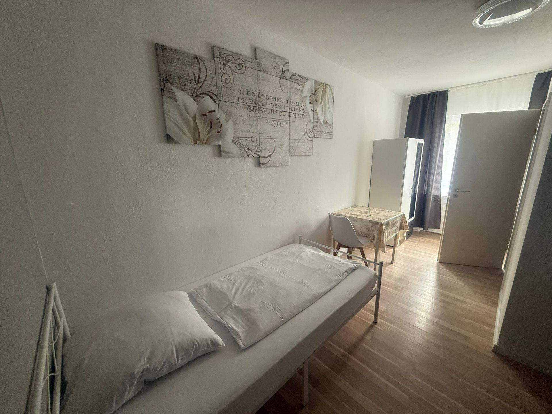 EZ mit Bad Hotel Dernbach