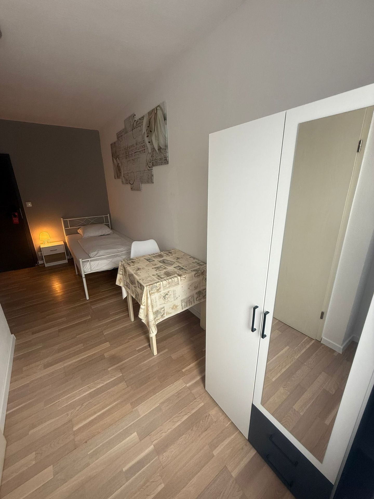 geräumiges Einzelzimmer Hotel Dernbach