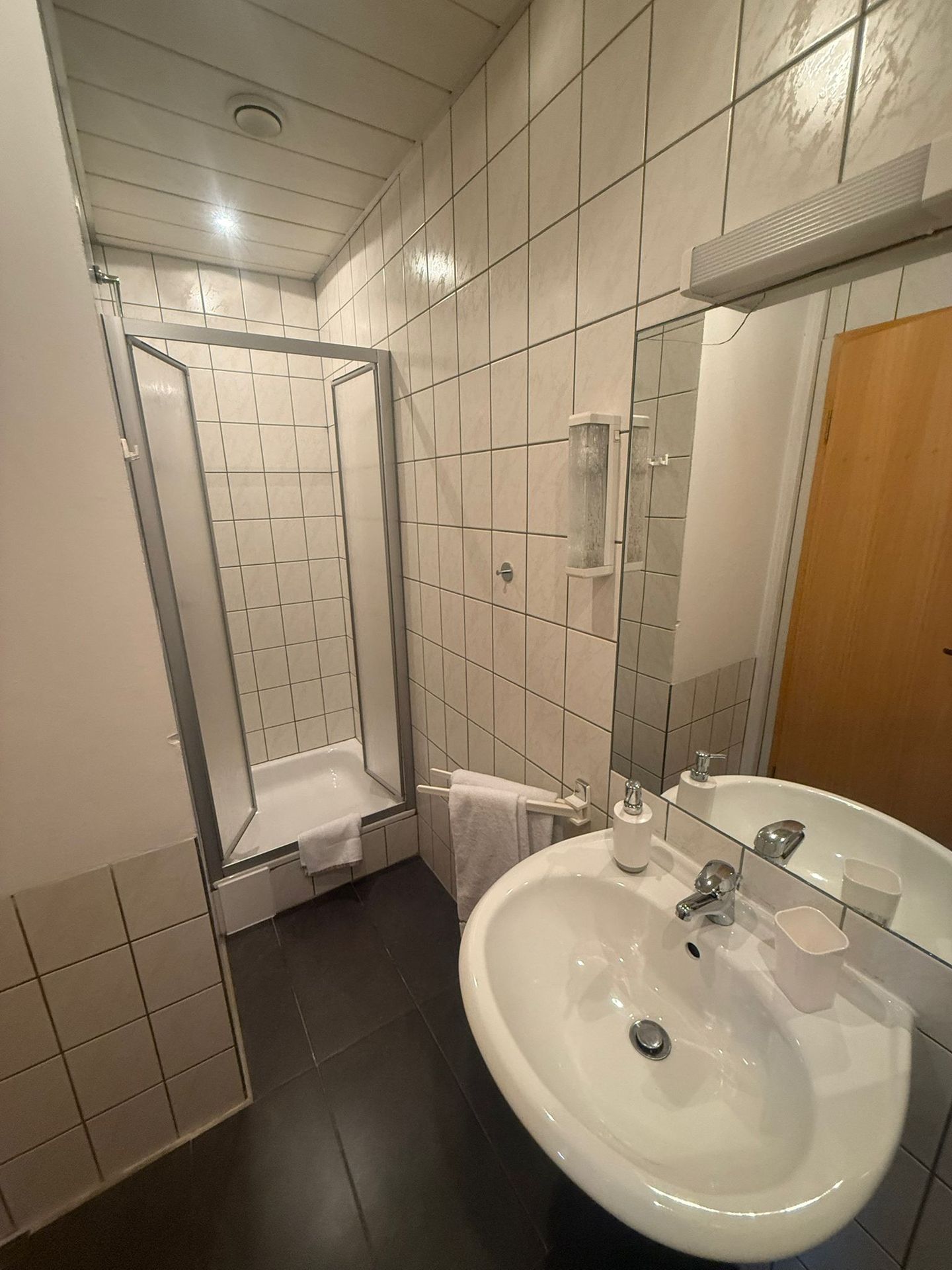 großes Badezimmer Hotel Dernbach