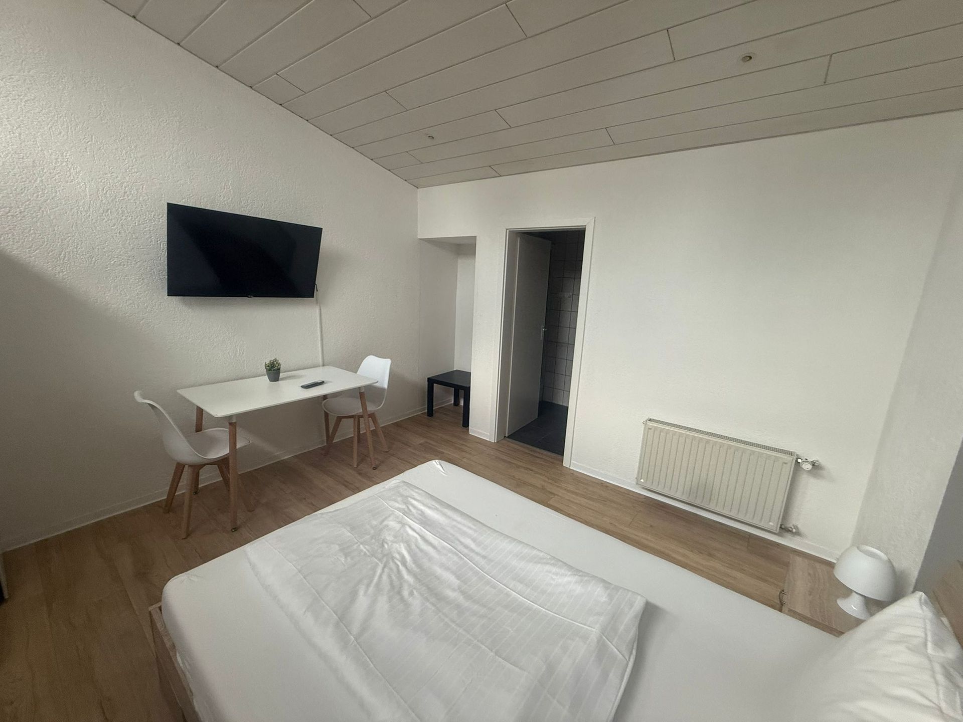 moderner TV DZ Hotel Dernbach