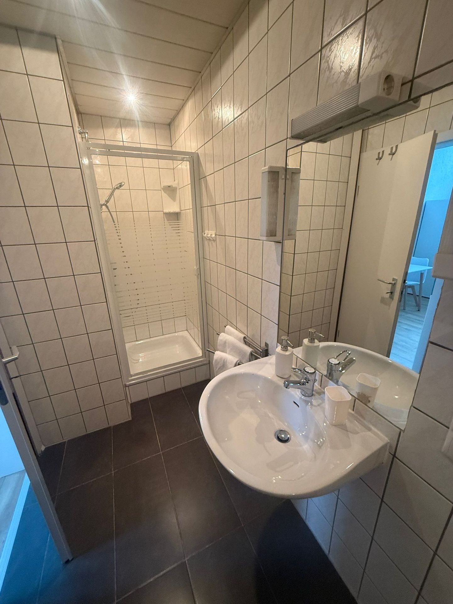 modernes Bad DZ Hotel Dernbach