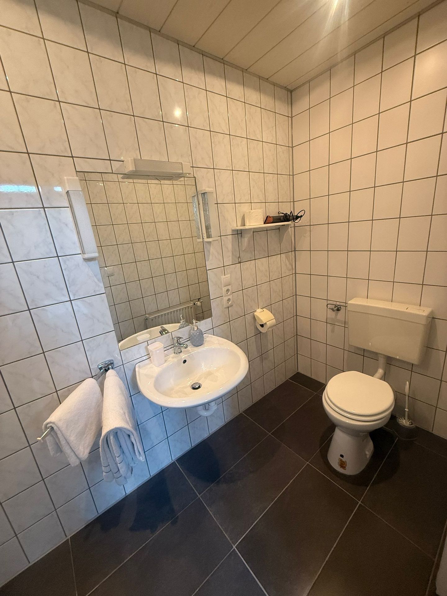 großes Bad DZ Hotel Dernbach